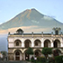 総督府跡とアグア火山